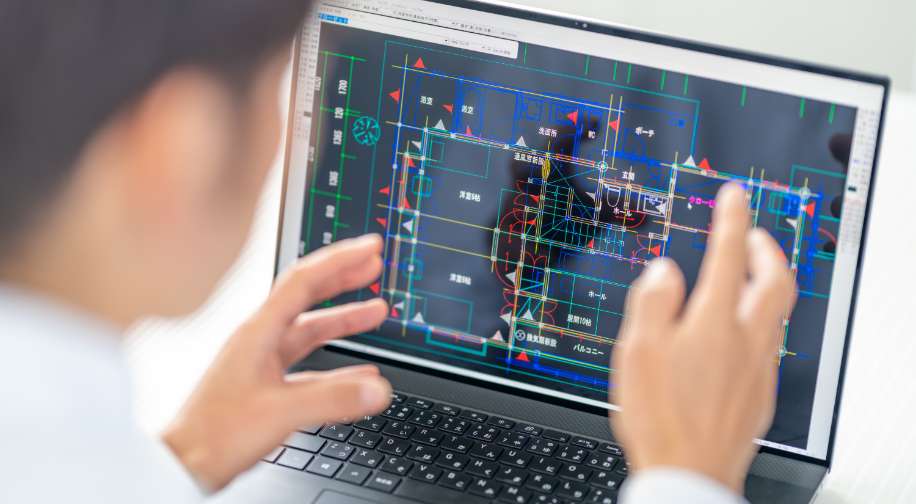 3D-CAD 設計作業の写真